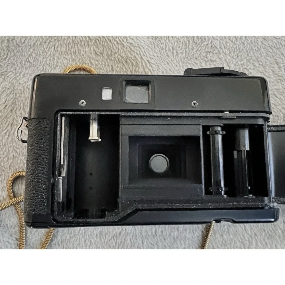 Yashica 35 MF 35mm Film Point & Shoot Camera Vintage Black Not Film Tested Flaw